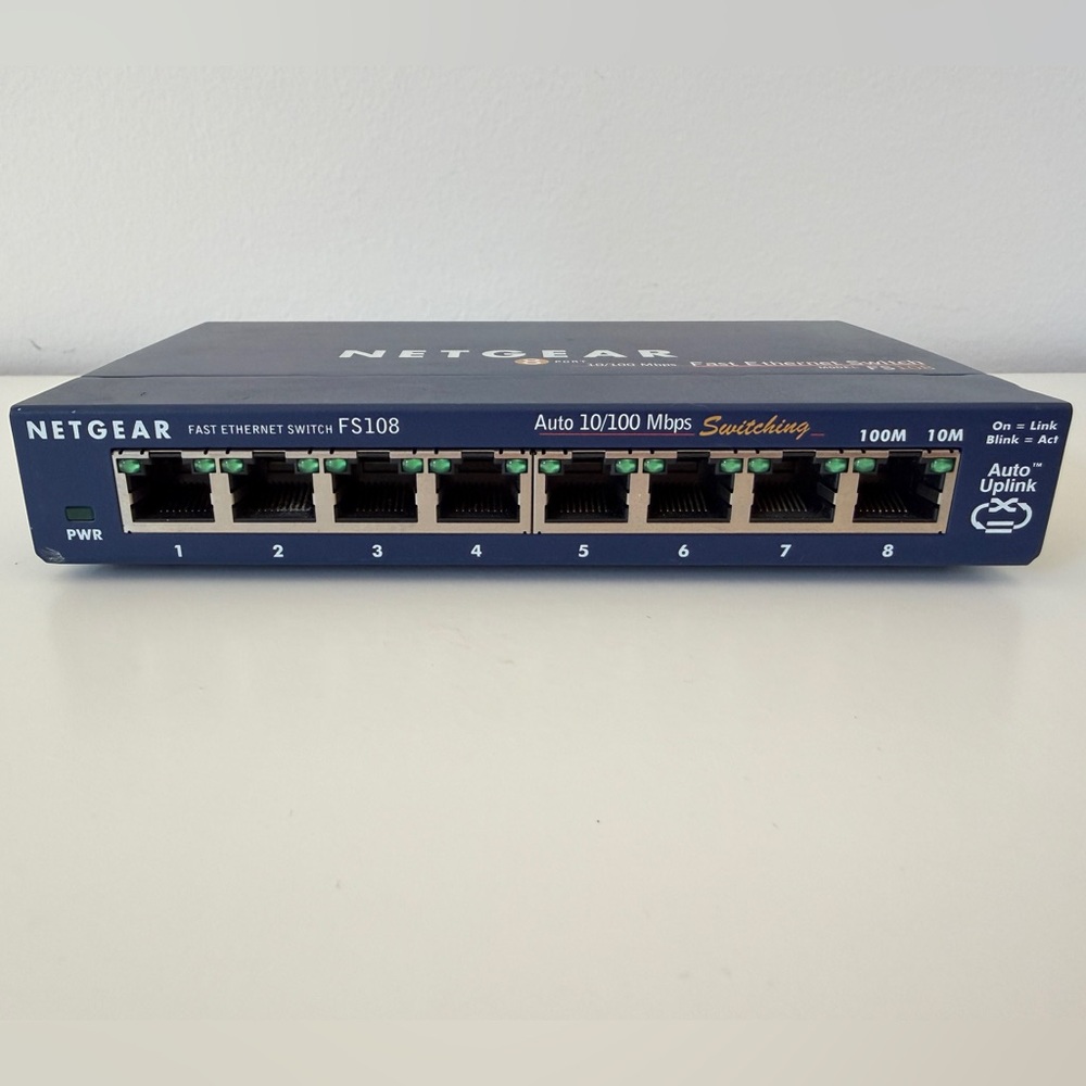 Netgear FS108 Fast Ethernet Switch 8-Port 1/100 Desktop Switch - Picture 2 of 6